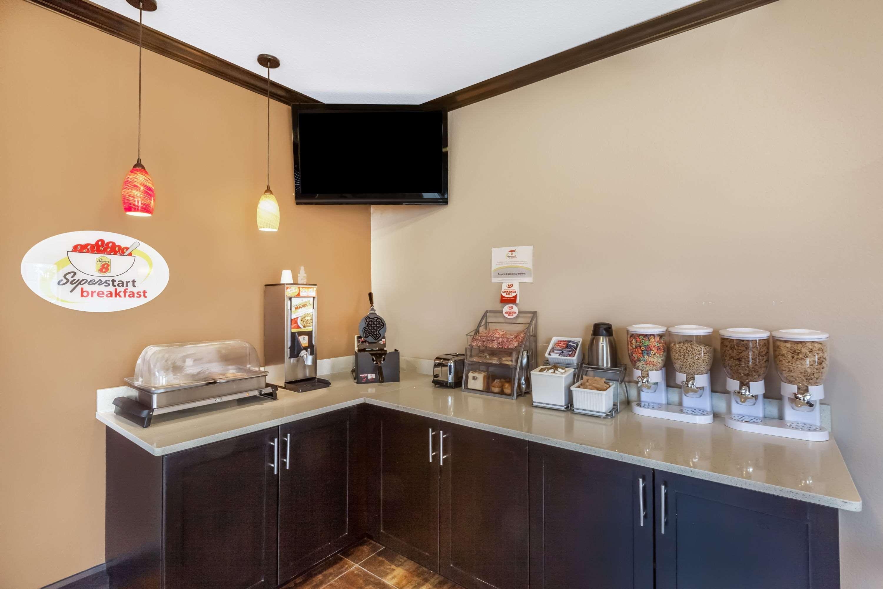 Super 8 By Wyndham Center Motel Екстериор снимка
