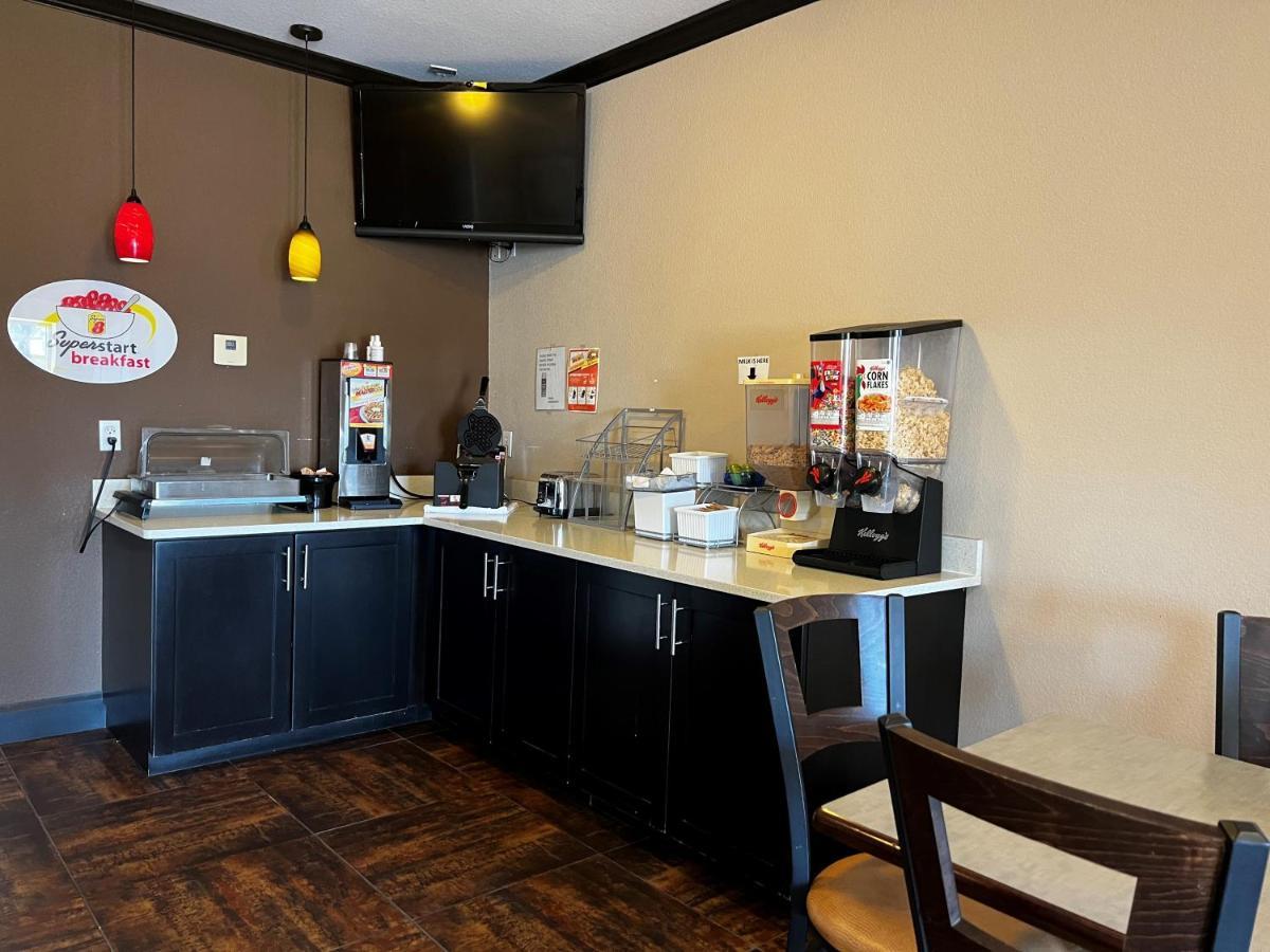 Super 8 By Wyndham Center Motel Екстериор снимка