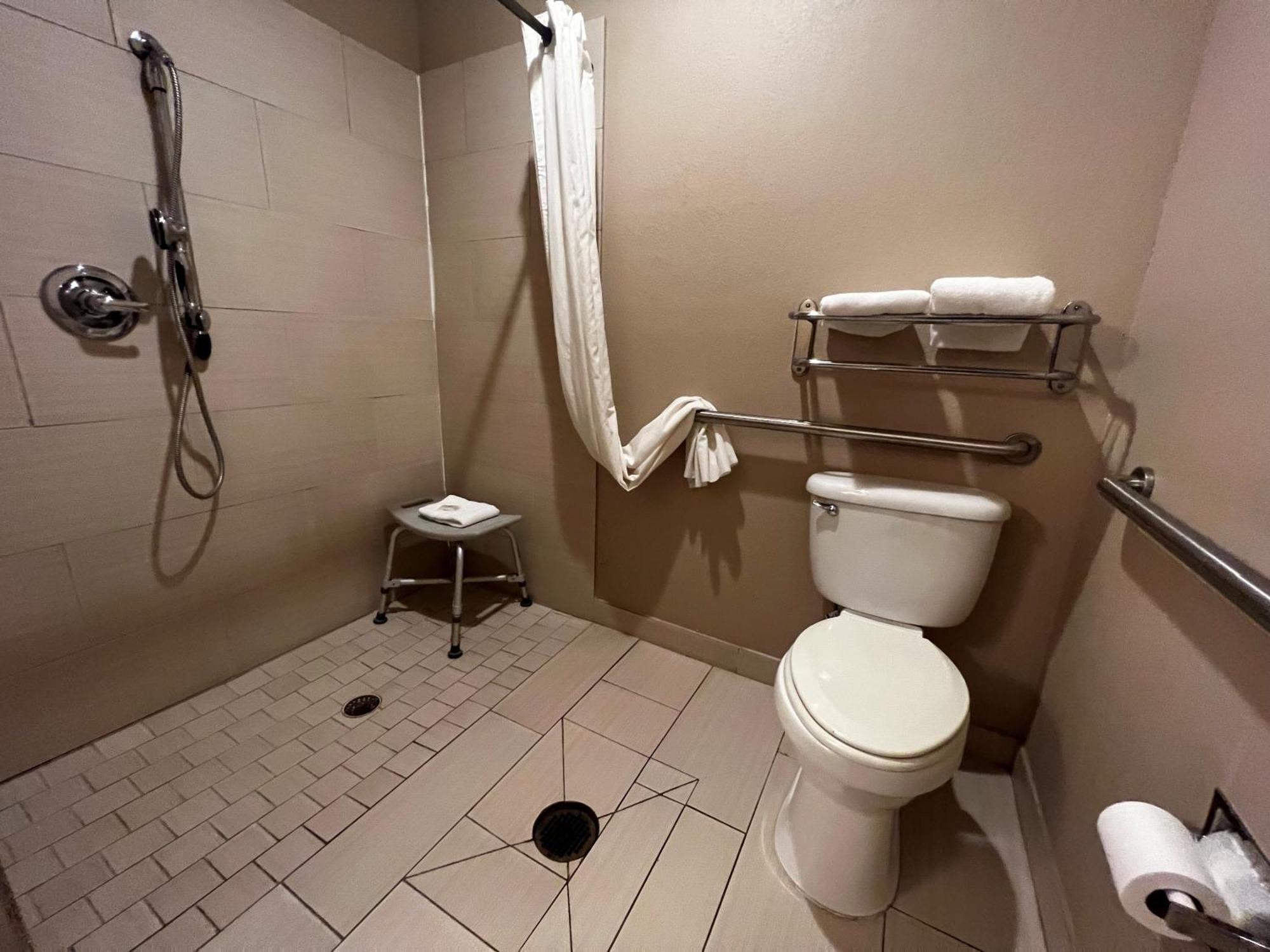 Super 8 By Wyndham Center Motel Екстериор снимка