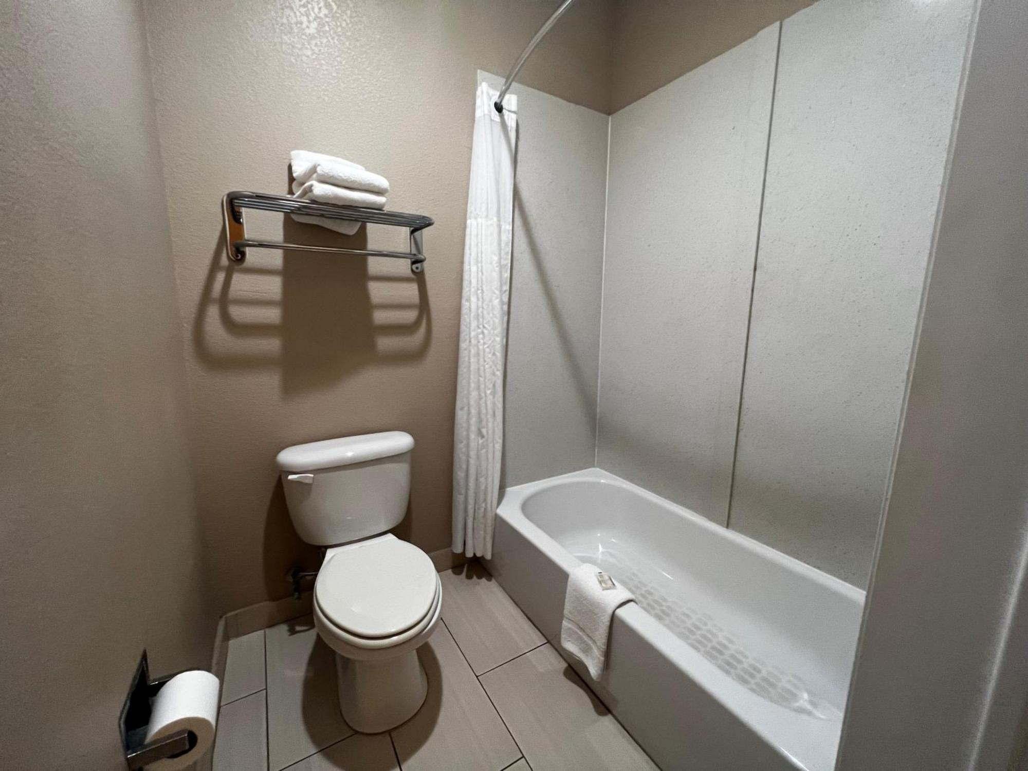 Super 8 By Wyndham Center Motel Екстериор снимка